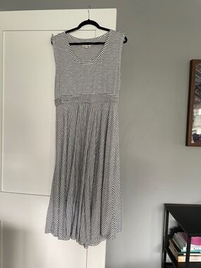 Max Studio Black & White Striped Sleeveless Midi Dress